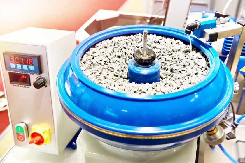 Vibratory finishing bowl filled with ceramic media